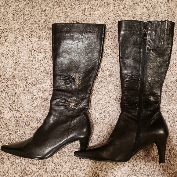 Boot - Picture 2 of 3